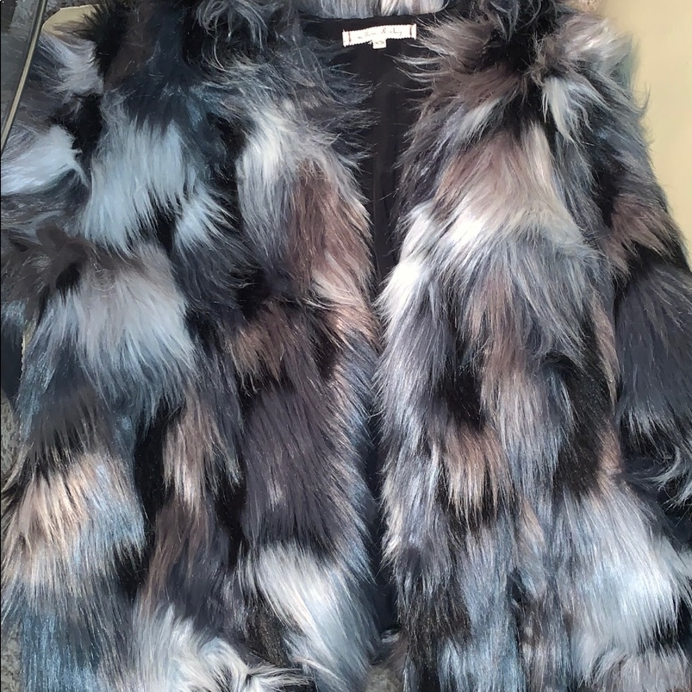 Willow&Clay mint condition plush faux fur coat